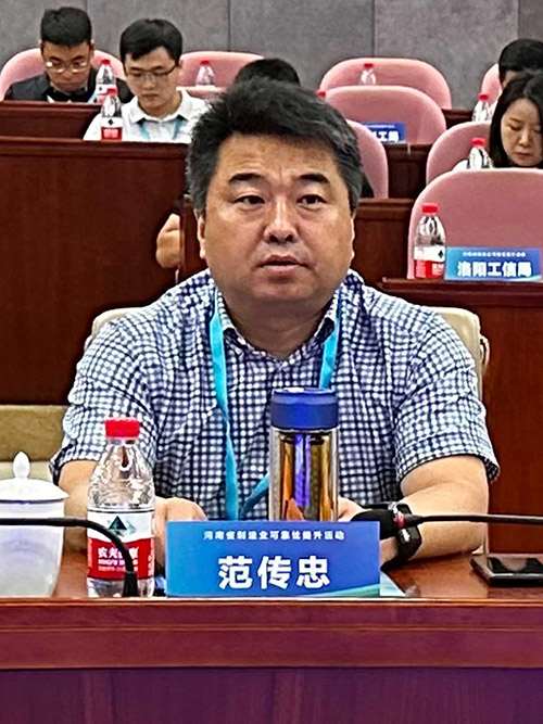 范傳忠出席會(huì)議。