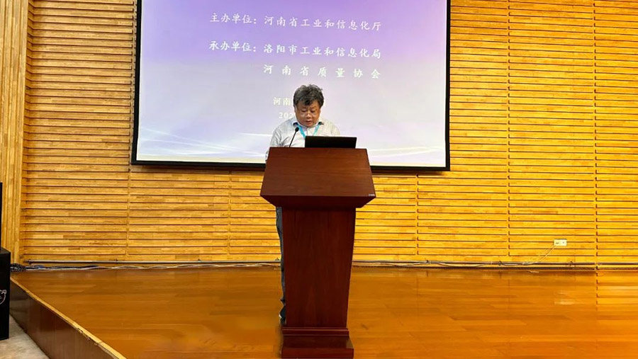 王冰主持開幕式和專題講座