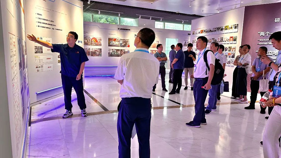 參觀中信重工廠史館和科技館