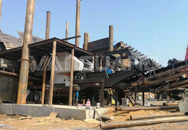 廣東時(shí)產(chǎn)500噸移動(dòng)破碎站現(xiàn)場(chǎng)