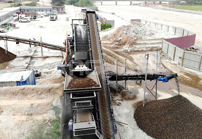 浙江時(shí)產(chǎn)150噸移動(dòng)破碎站現(xiàn)場(chǎng)